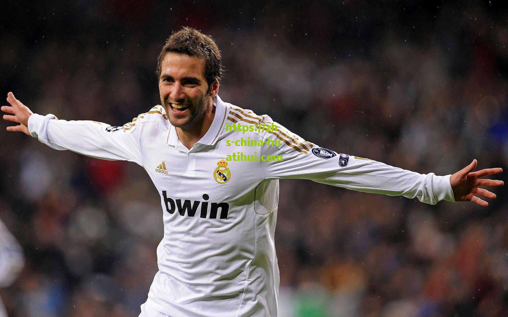 中越大战凌晨引爆绿茵，越南球迷跨夜守候见证历史